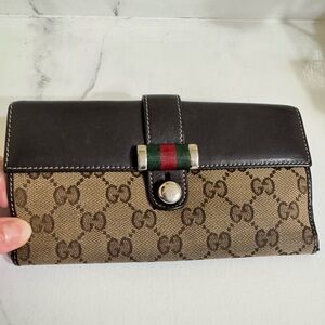 Vintage Gucci Signature Brown and Tan Clutch/wallet. Made in Italy. Authentic